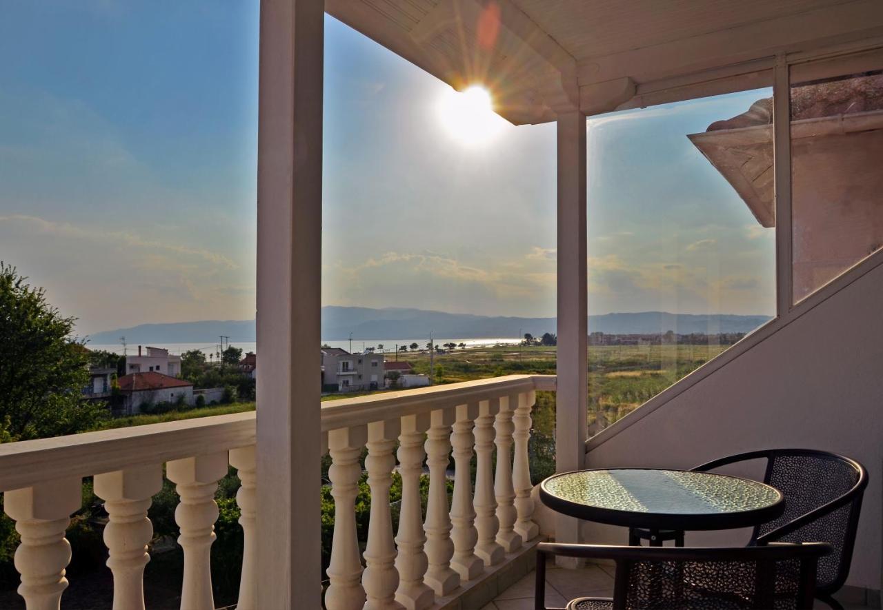 Joya Ofrynio Stylish Suites Ofrínion Exterior foto